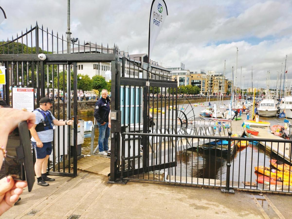 Derry-Londonderry City Centre Waterfront Appartment Extérieur photo